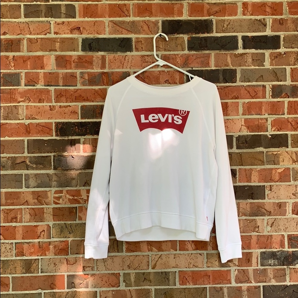 White Levi’s crew neck sweater